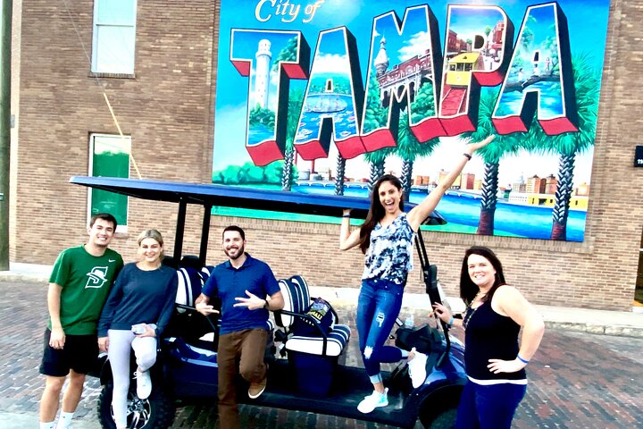 Geführte Tampa-Sightseeing-Tour in einem Deluxe-Golfwagen mit Straßenzulassung