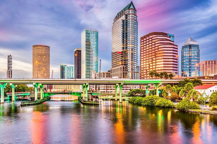 Geführte Tampa-Sightseeing-Tour in einem Deluxe-Golfwagen mit Straßenzulassung