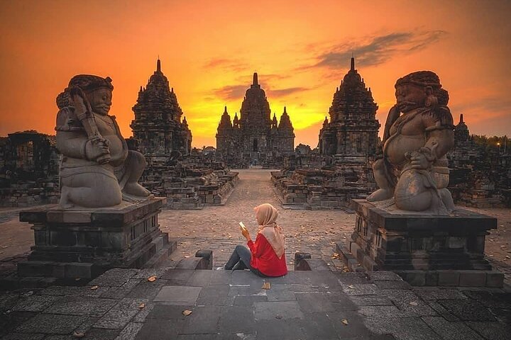 Subida a la cima del templo de Borobudur y templo de Prambanan: tour de 1 día
