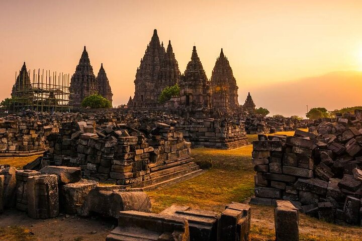 Subida a la cima del templo de Borobudur y templo de Prambanan: tour de 1 día