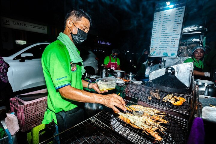 Bangkok Backstreets Food Tour with 15+ Tastings
