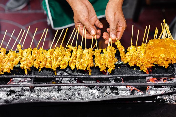 Bangkok Backstreets Food Tour with 15+ Tastings