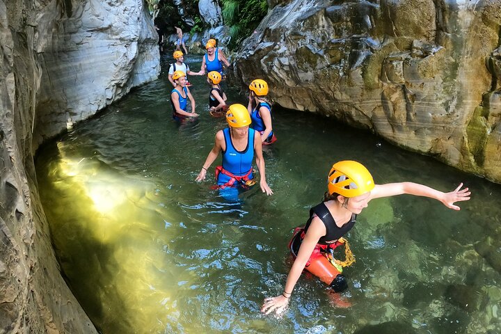 Von Estepona: Geführte Canyoning-Tour auf dem Fluss Guadalmina