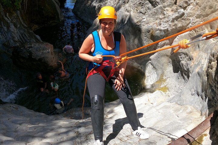 Von Estepona: Geführte Canyoning-Tour auf dem Fluss Guadalmina
