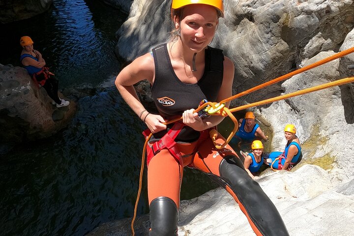 Von Estepona: Geführte Canyoning-Tour auf dem Fluss Guadalmina