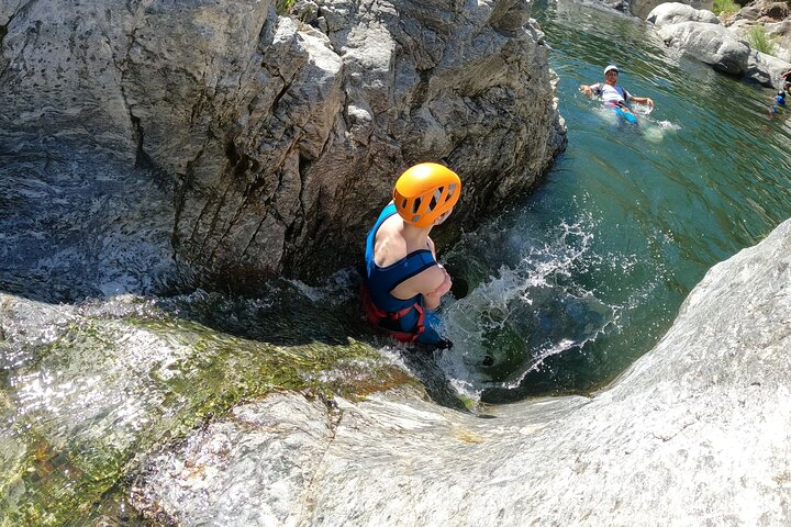 Von Estepona: Geführte Canyoning-Tour auf dem Fluss Guadalmina