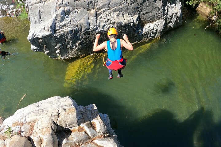 Von Estepona: Geführte Canyoning-Tour auf dem Fluss Guadalmina