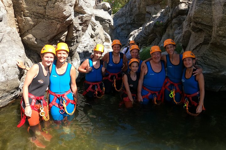 Von Estepona: Geführte Canyoning-Tour auf dem Fluss Guadalmina