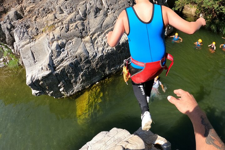 Von Estepona: Geführte Canyoning-Tour auf dem Fluss Guadalmina