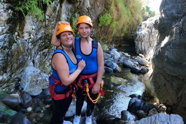 Von Estepona: Geführte Canyoning-Tour auf dem Fluss Guadalmina