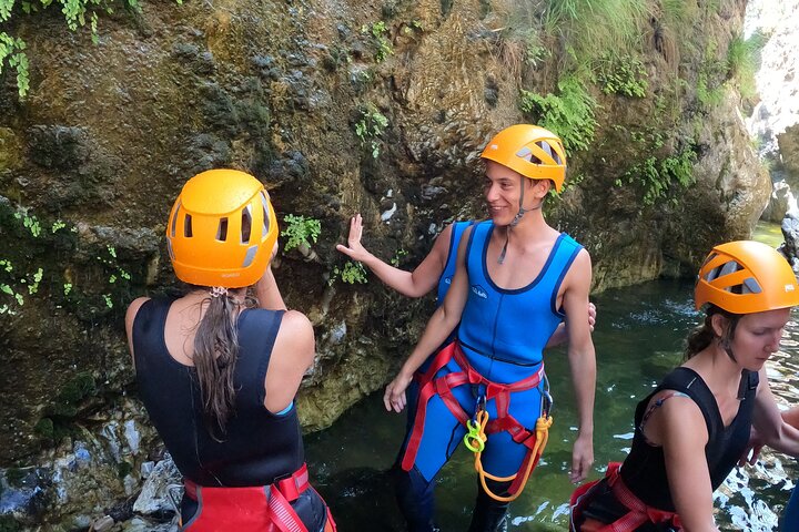 Von Estepona: Geführte Canyoning-Tour auf dem Fluss Guadalmina