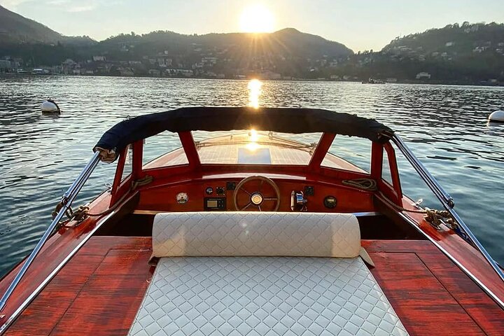 Privé rondvaart met een houten boot over het Comomeer en Italiaans glamour