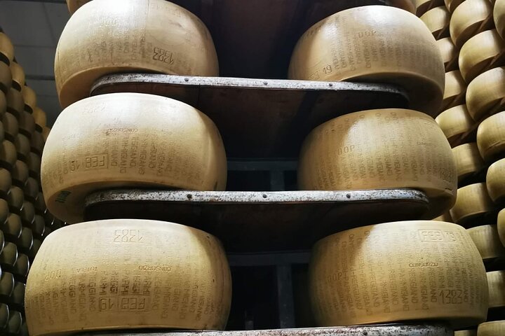 Visite de 3 heures en vélo électrique avec parmesan et vinaigre balsamique
