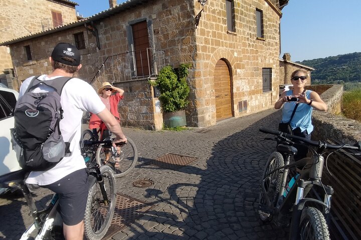 E-Bike-Tour in Orvieto in kleinen Gruppen: Geschichte, Kultur zum Mittag- oder Abendessen