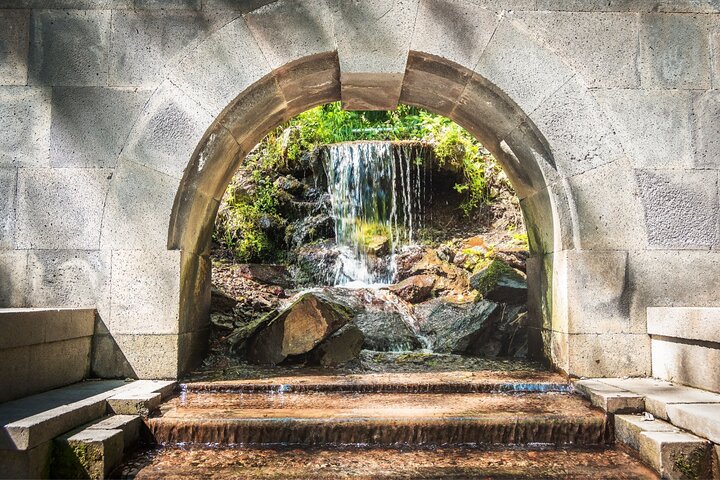 Esplorazione di Jermuk Tour privato a piedi per coppie
