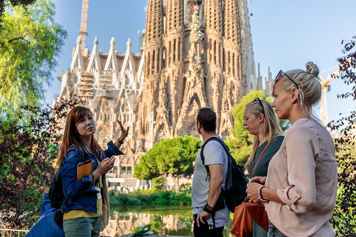 Sagrada Familia Park Guell and Casa Batllo Complete Gaudi Tour