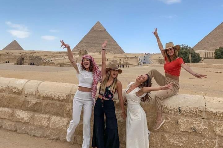 Cairo In Big Bus intera giornata da Hurghada (Piramidi-sfinge-Museo egiziano-pranzo)