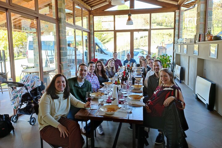 Privé wijntour door de magische heuvels van Lucca met een sommelier.