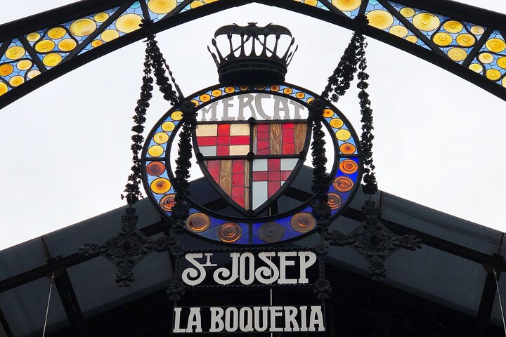 Barcelona all included: Sagrada, Park Guell, Montjuic & Gothic