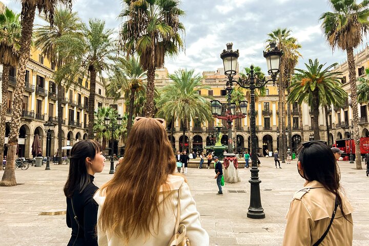 Barcelona all included: Sagrada, Park Guell, Montjuic & Gothic