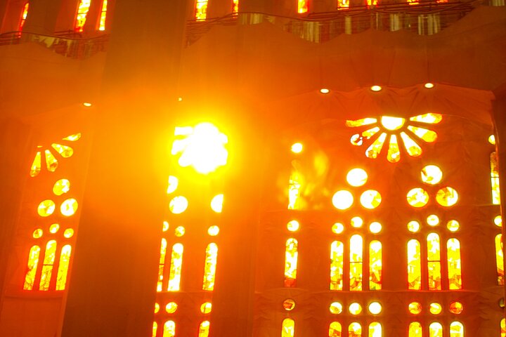 Barcelona all included: Sagrada, Park Guell, Montjuic & Gothic