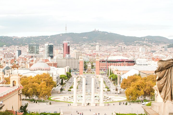 Barcelona all included: Sagrada, Park Guell, Montjuic & Gothic
