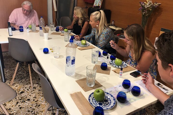 Tour de comida tradicional, degustación de aceite de oliva con almuerzo en Kalamata, Messinia.