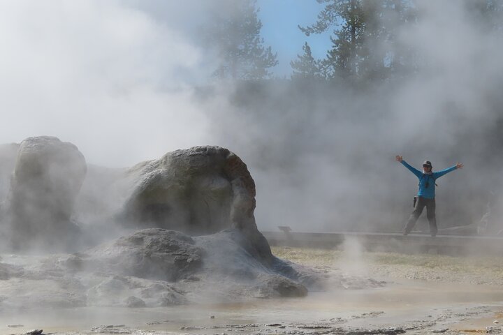 Excursão de caminhada de 6 milhas no gêiser em Yellowstone com almoço
