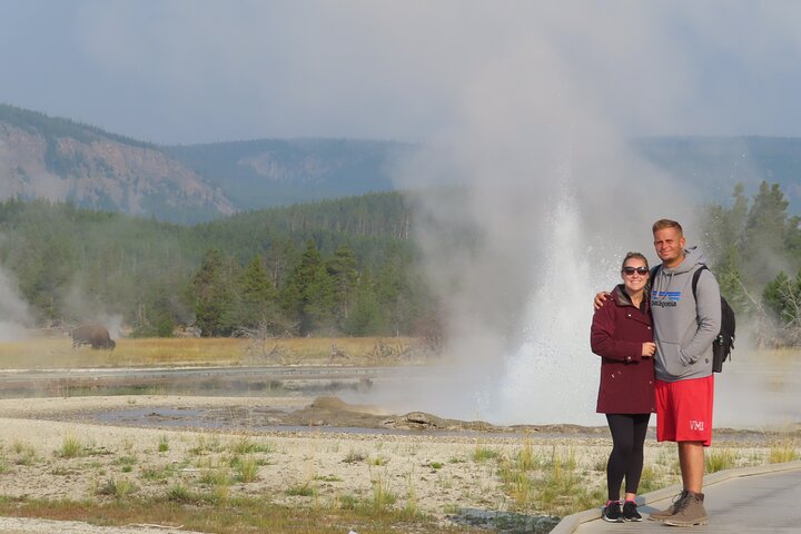 Excursão de caminhada de 6 milhas no gêiser em Yellowstone com almoço