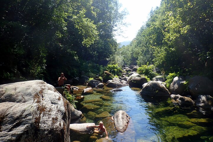 Da Lagoa da Cascata de Porto, Aldeia Antiga no Parque Nacional da Gerês