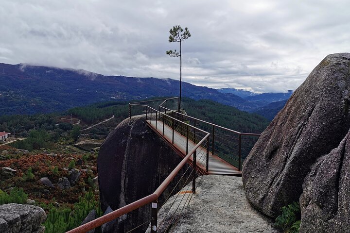 Da Lagoa da Cascata de Porto, Aldeia Antiga no Parque Nacional da Gerês