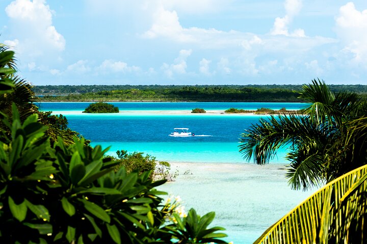 Bacalar 101- Privat rundtur i lagunen med de 7 färgerna