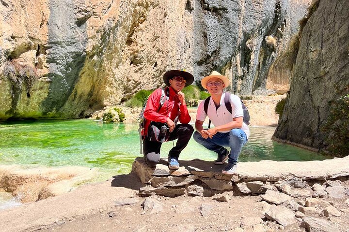 Türkisfarbenes Wasser von Millpu + Wasserfälle und Landschaften – Ayacucho