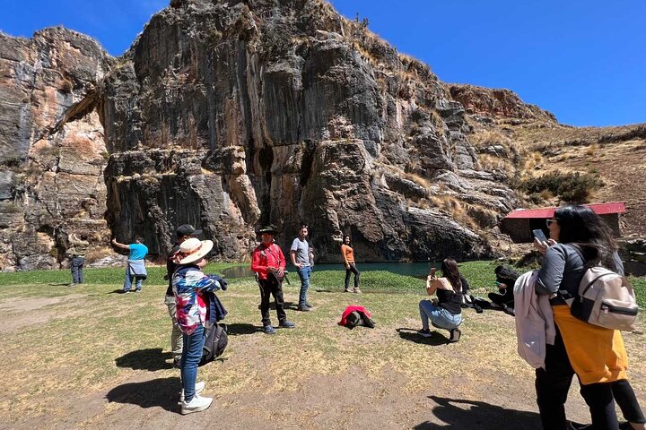 Türkisfarbenes Wasser von Millpu + Wasserfälle und Landschaften – Ayacucho