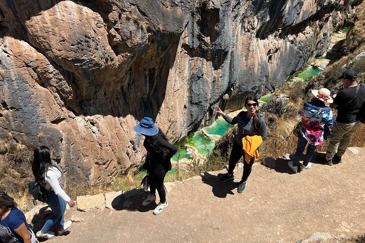 Türkisfarbenes Wasser von Millpu + Wasserfälle und Landschaften – Ayacucho