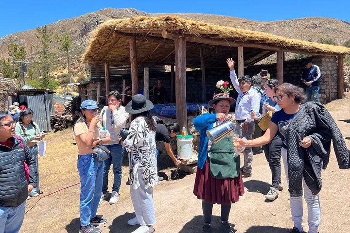 Türkisfarbenes Wasser von Millpu + Wasserfälle und Landschaften – Ayacucho