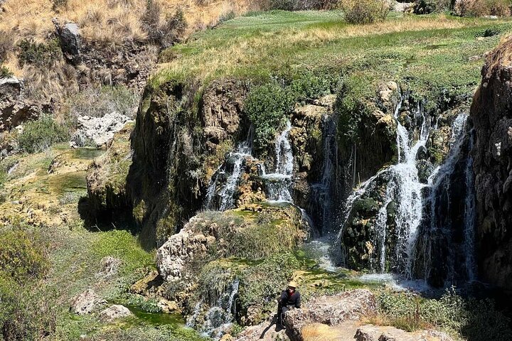 Türkisfarbenes Wasser von Millpu + Wasserfälle und Landschaften – Ayacucho
