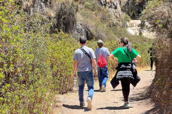 Türkisfarbenes Wasser von Millpu + Wasserfälle und Landschaften – Ayacucho