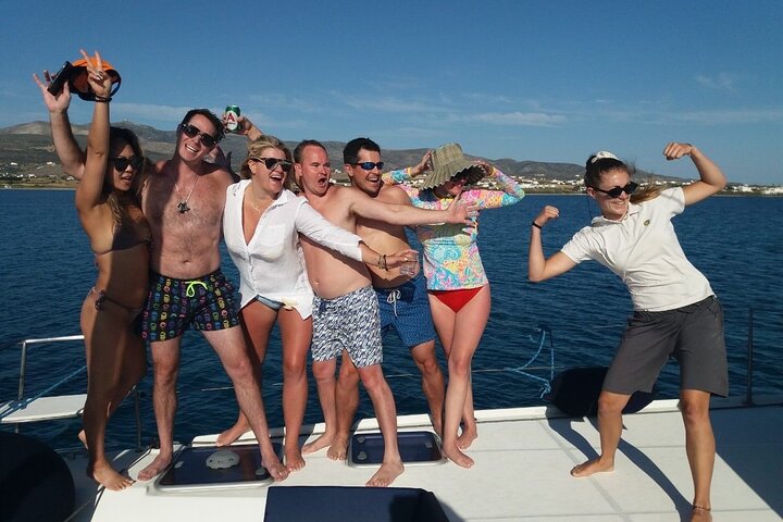 Catamaran Semi Croisière Paros Antiparos comprend la nourriture et les boissons