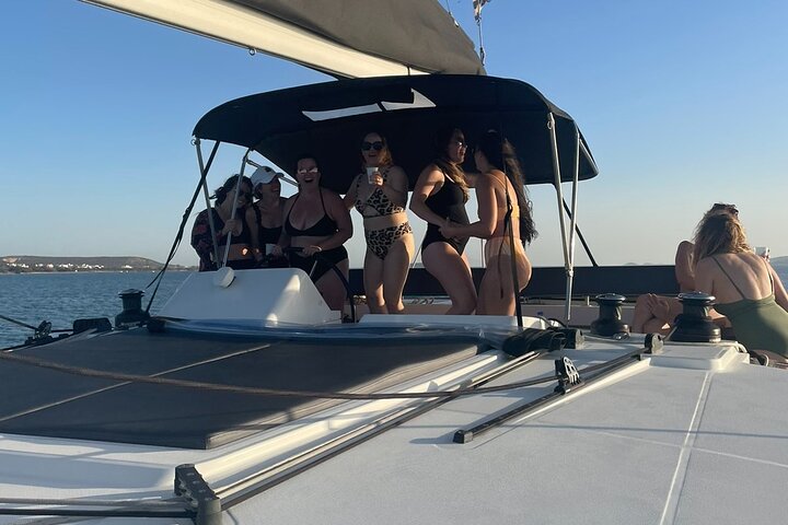 Catamaran Semi Croisière Paros Antiparos comprend la nourriture et les boissons