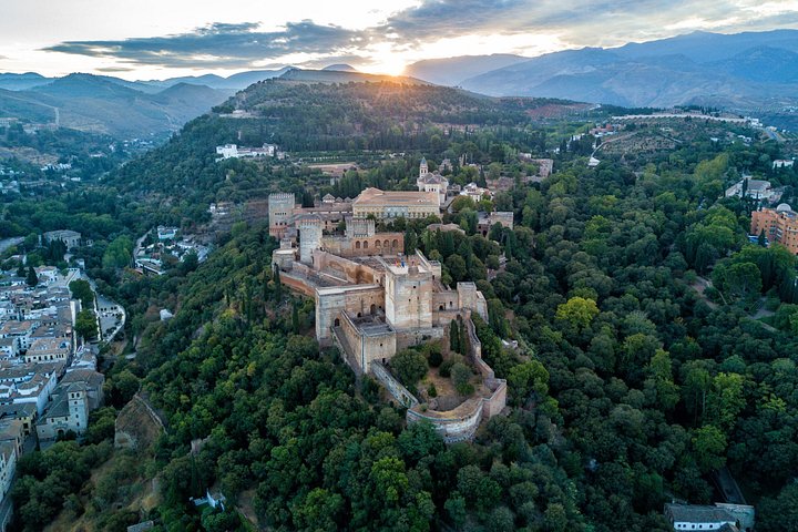 Hotell i nærheten av Alhambra Nasrid Palaces Regular Group Tour