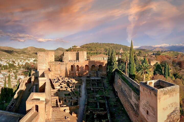 Hotell i nærheten av Alhambra Nasrid Palaces Regular Group Tour