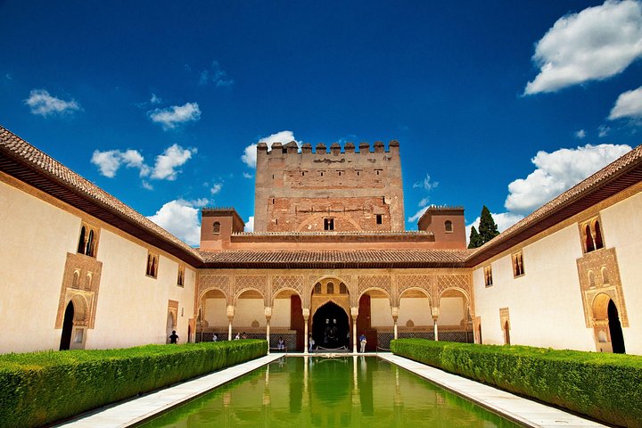Hotell i nærheten av Alhambra Nasrid Palaces Regular Group Tour