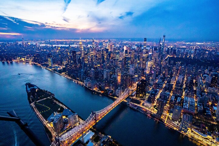 Excursão privada de helicóptero pela cidade de Nova York para 2 a 6 pessoas saindo de Westchester