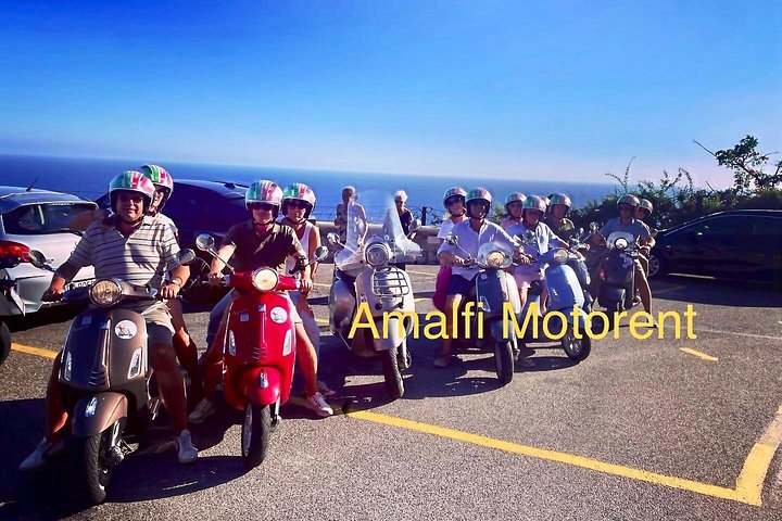 Autentisk Vespa Tour af Amalfikysten Positano og Ravello besøg