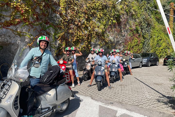 Autentisk Vespa Tour af Amalfikysten Positano og Ravello besøg