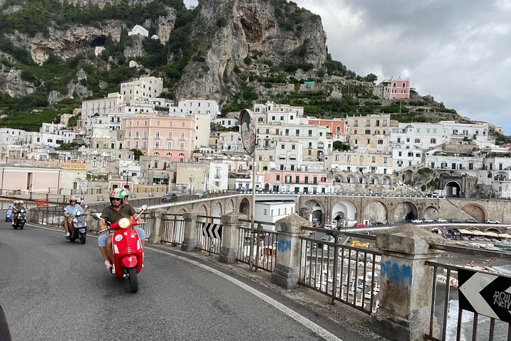 Autentisk Vespa Tour af Amalfikysten Positano og Ravello besøg