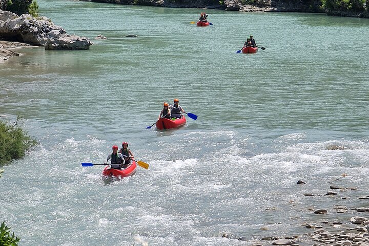 Geweldige Rafting-ervaring op de Last Wild Vjosa-rivier van Europa in Permet, Albanië