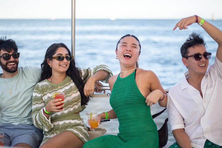 Sunset Party Cruise med ubegrænset drikkevarer og snacks
