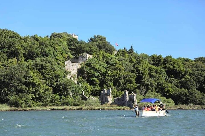 Ksamil: Mussel seiltur med mat og drikke i Albania